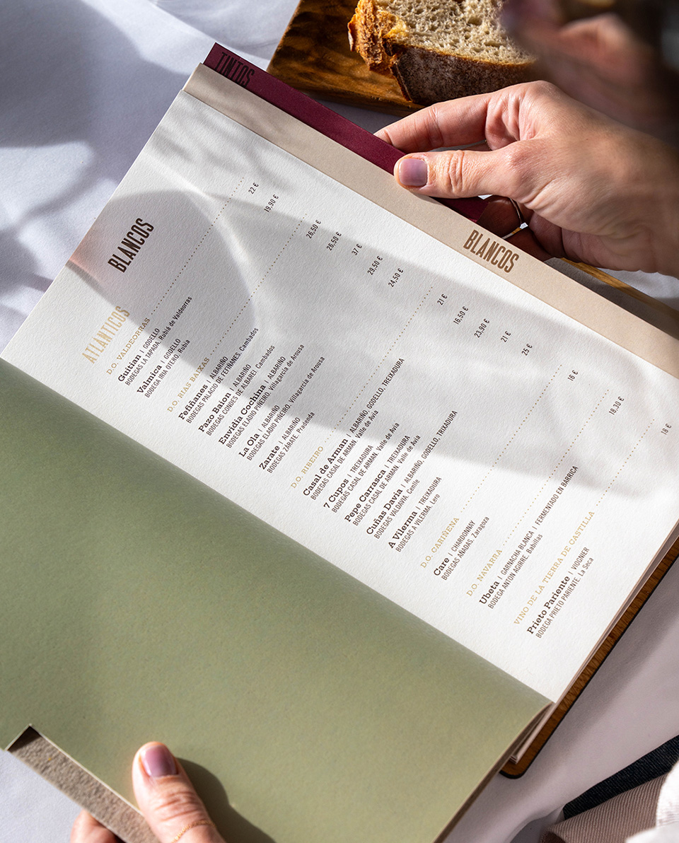 Detalle de carta de vinos para restaurante